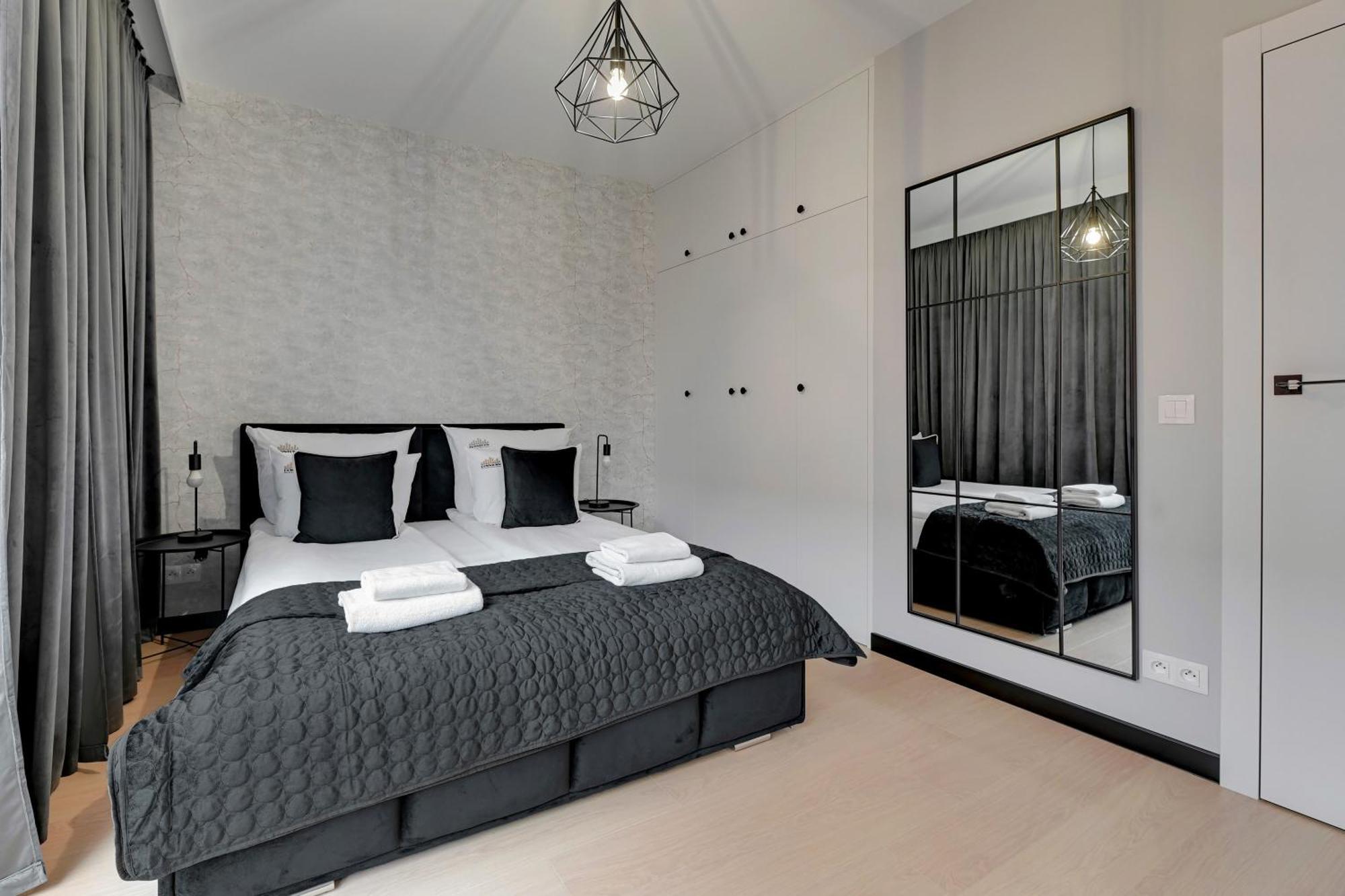 Doki Living - Foodhall & Parking By Downtown Apartments Gdansk Bagian luar foto