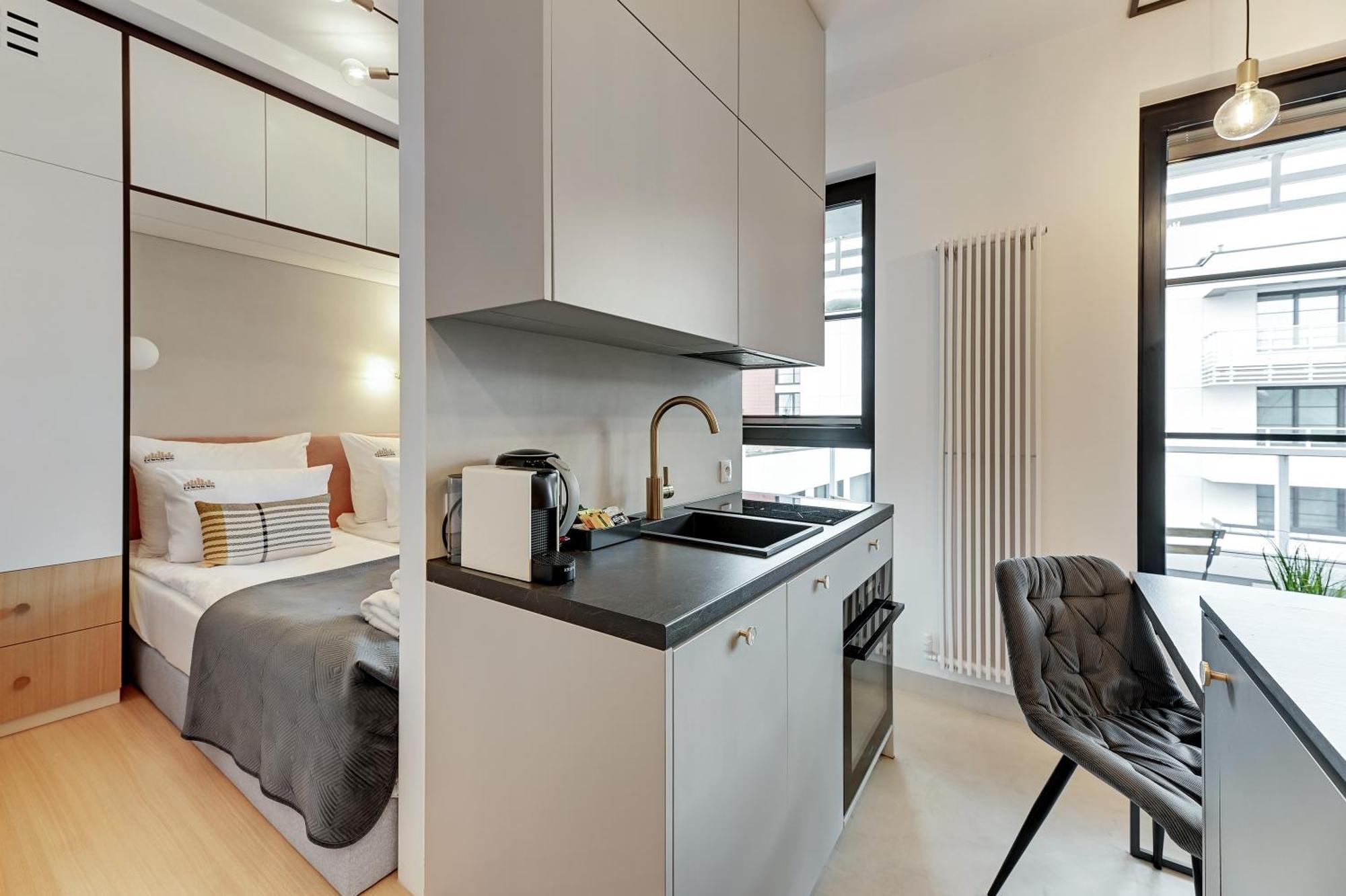 Doki Living - Foodhall & Parking By Downtown Apartments Gdansk Bagian luar foto
