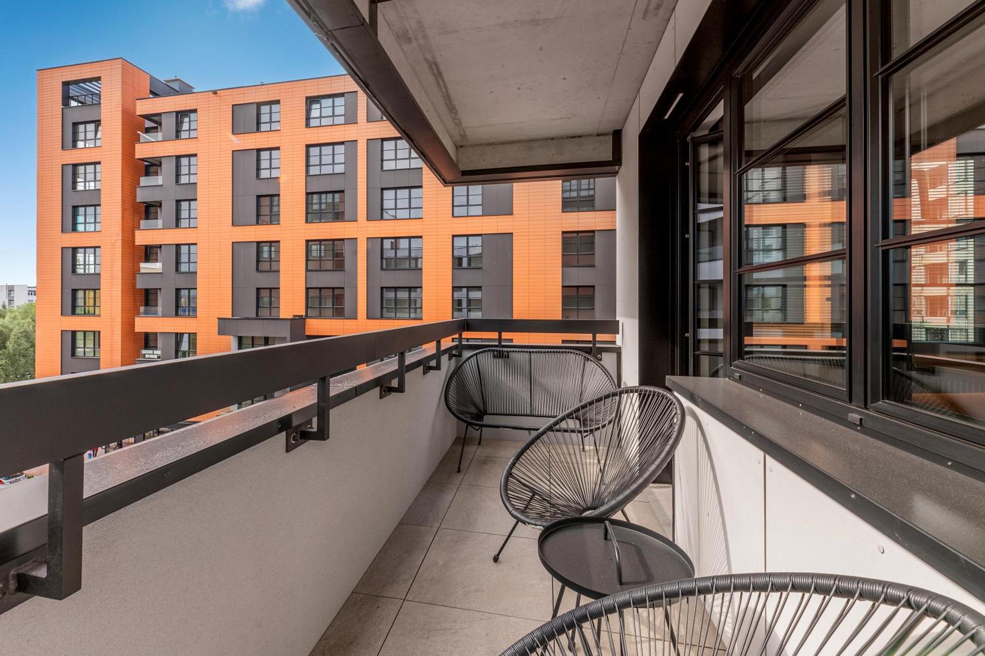 Doki Living - Foodhall & Parking By Downtown Apartments Gdansk Bagian luar foto