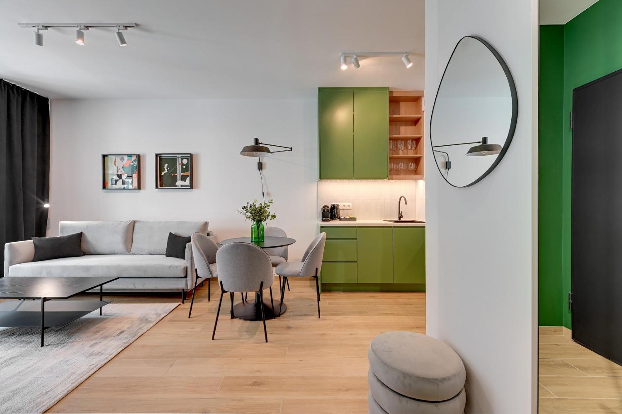 Doki Living - Foodhall & Parking By Downtown Apartments Gdansk Bagian luar foto