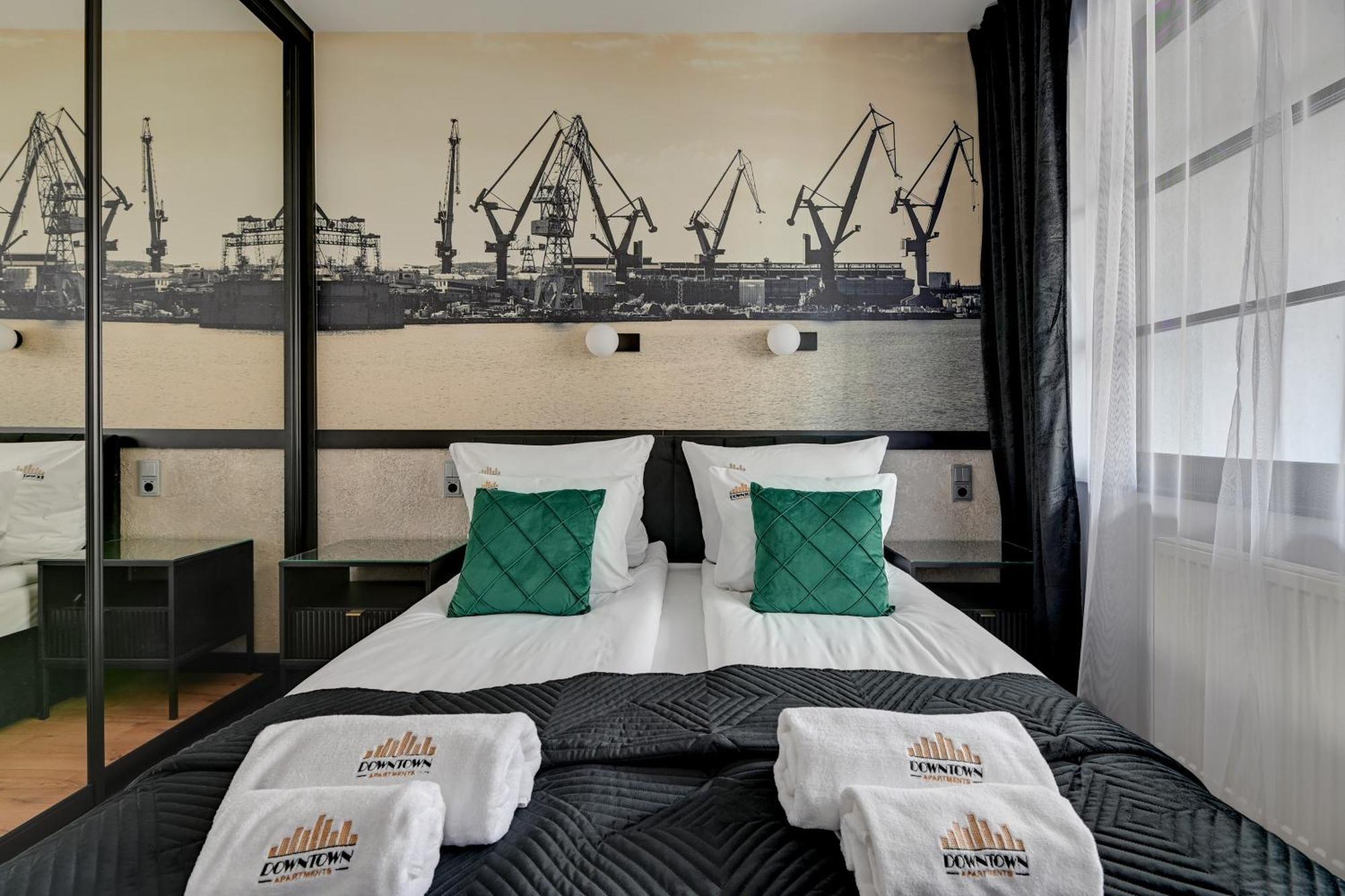 Doki Living - Foodhall & Parking By Downtown Apartments Gdansk Bagian luar foto