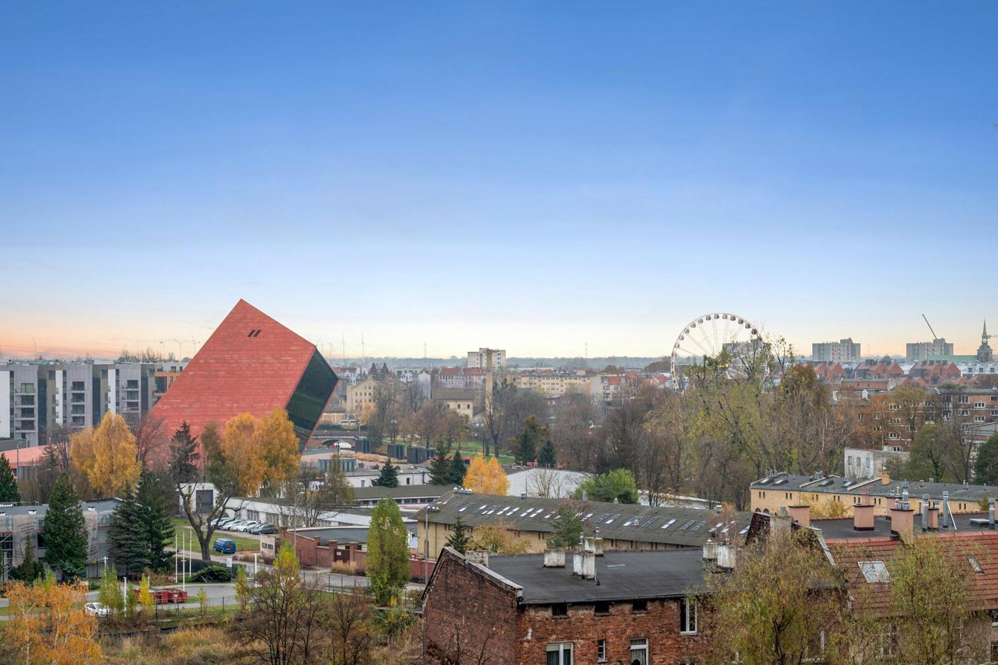 Doki Living - Foodhall & Parking By Downtown Apartments Gdansk Bagian luar foto