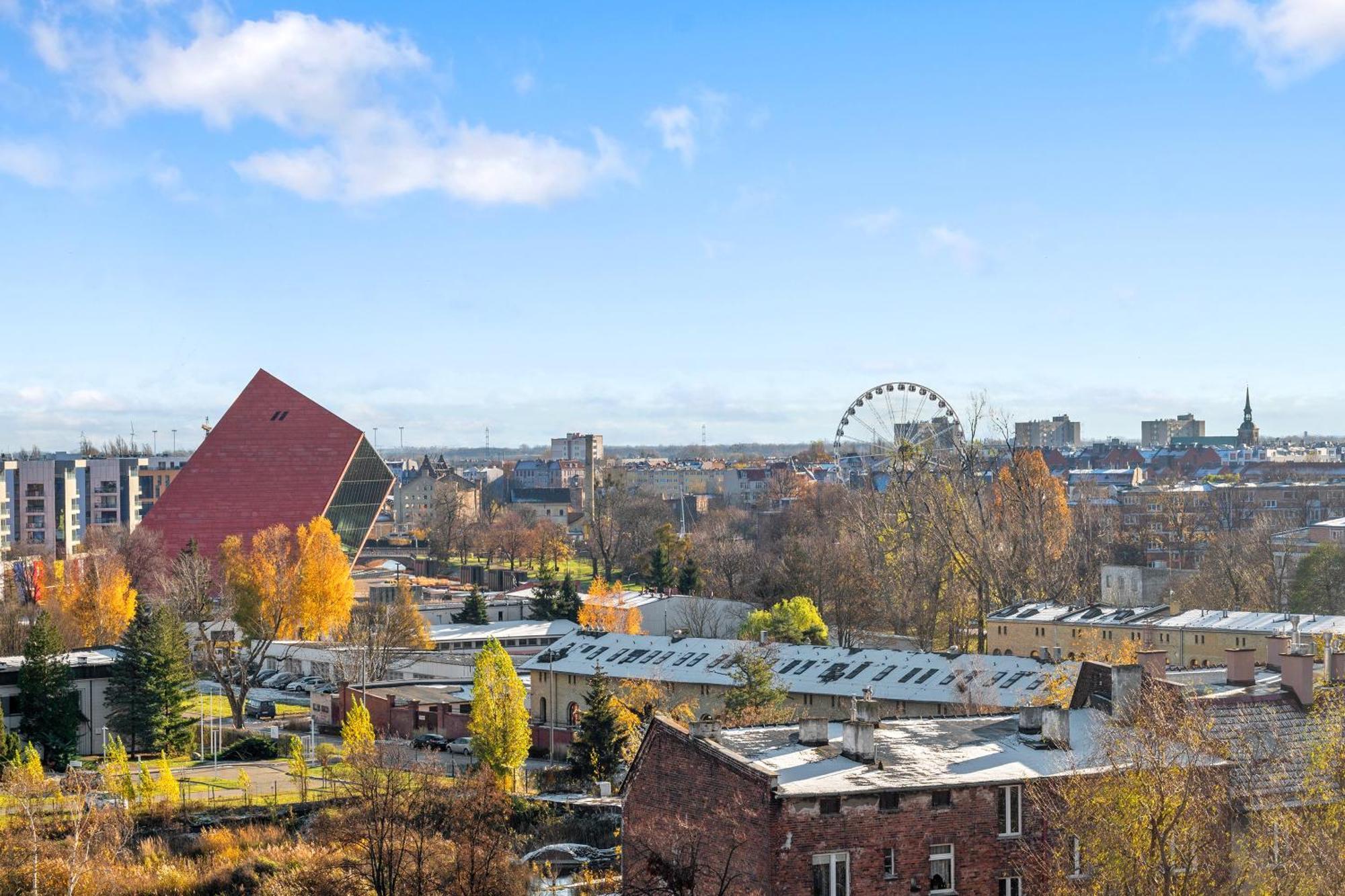 Doki Living - Foodhall & Parking By Downtown Apartments Gdansk Bagian luar foto