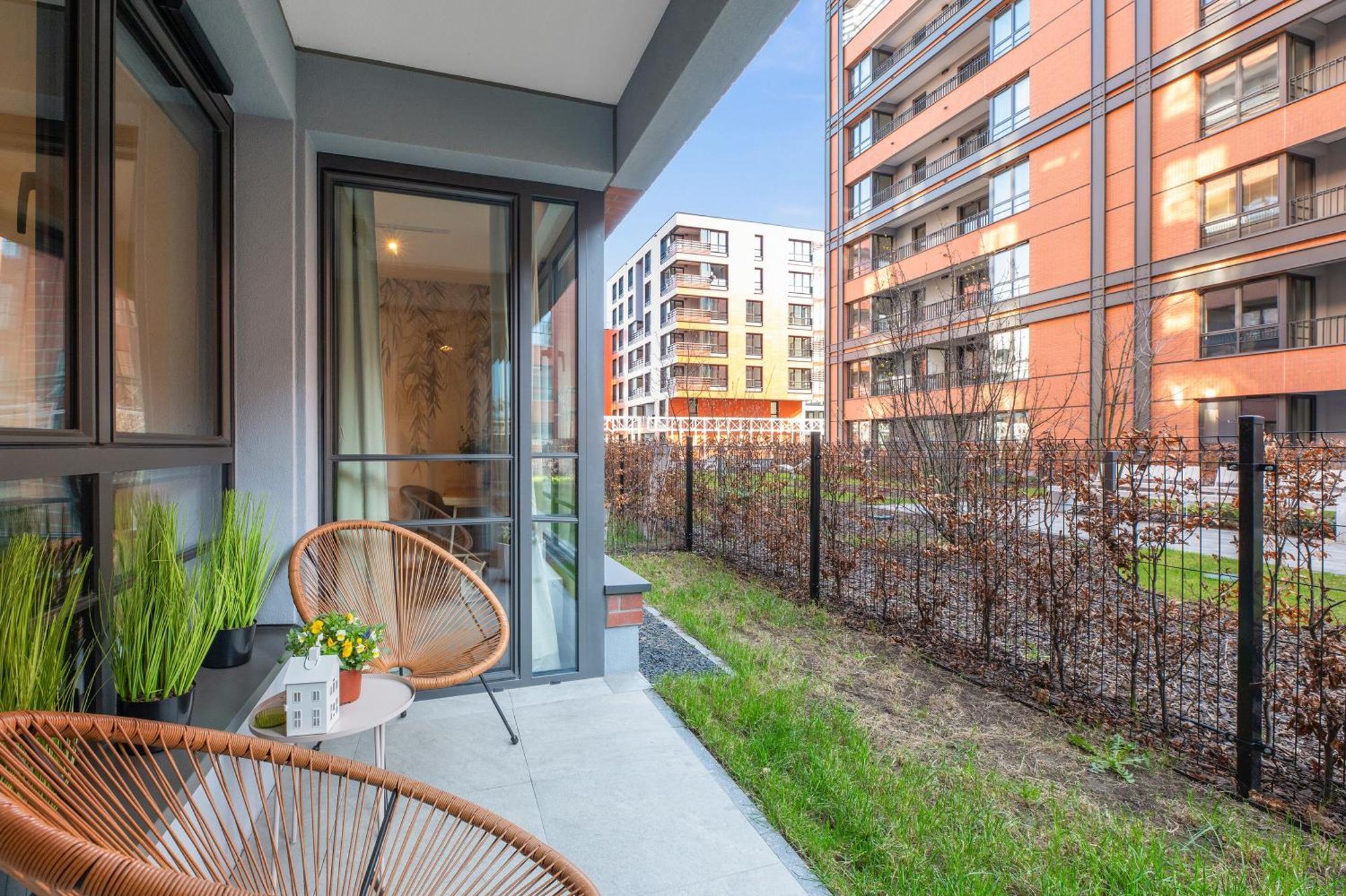 Doki Living - Foodhall & Parking By Downtown Apartments Gdansk Bagian luar foto