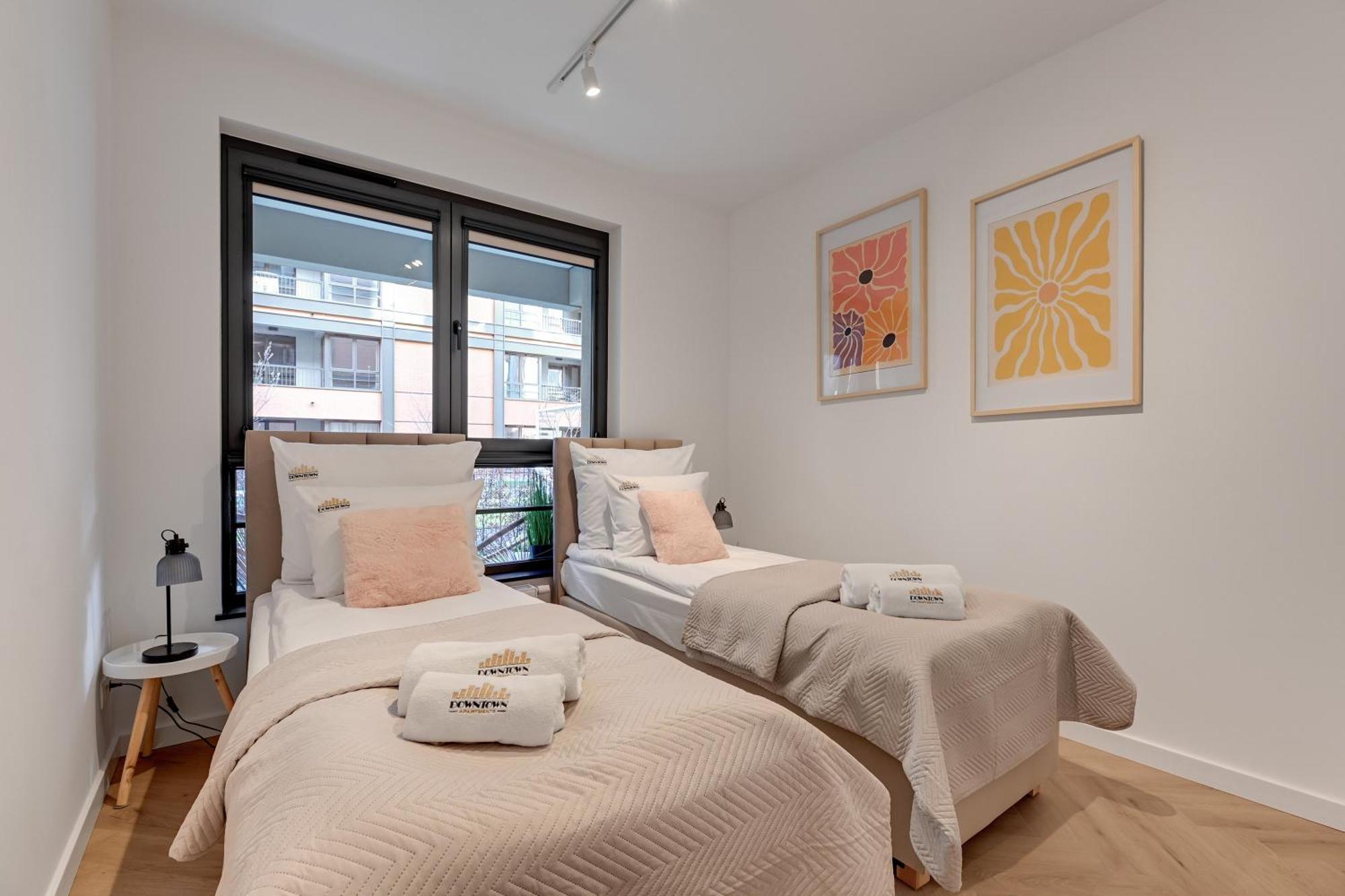 Doki Living - Foodhall & Parking By Downtown Apartments Gdansk Bagian luar foto
