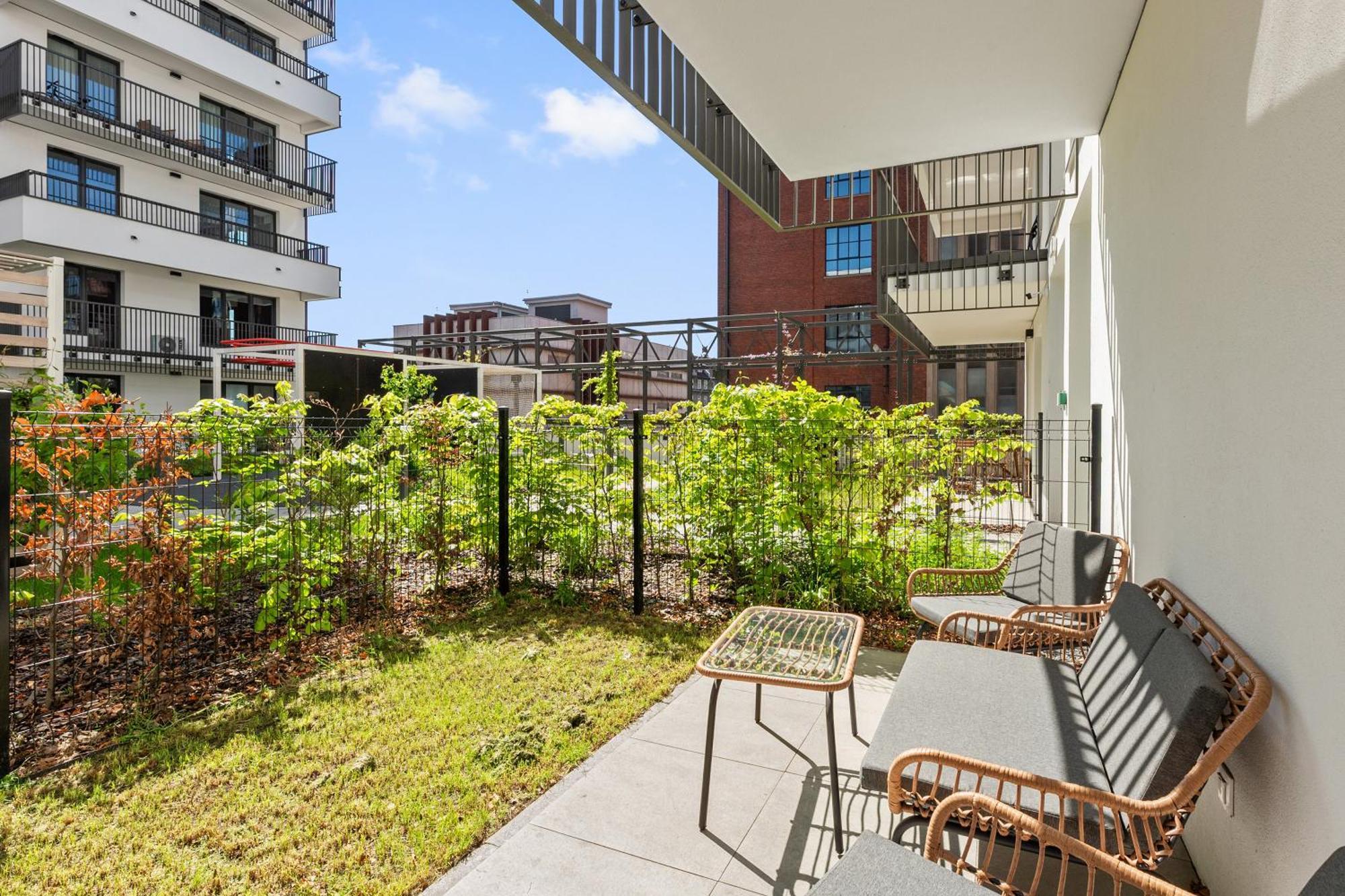 Doki Living - Foodhall & Parking By Downtown Apartments Gdansk Bagian luar foto